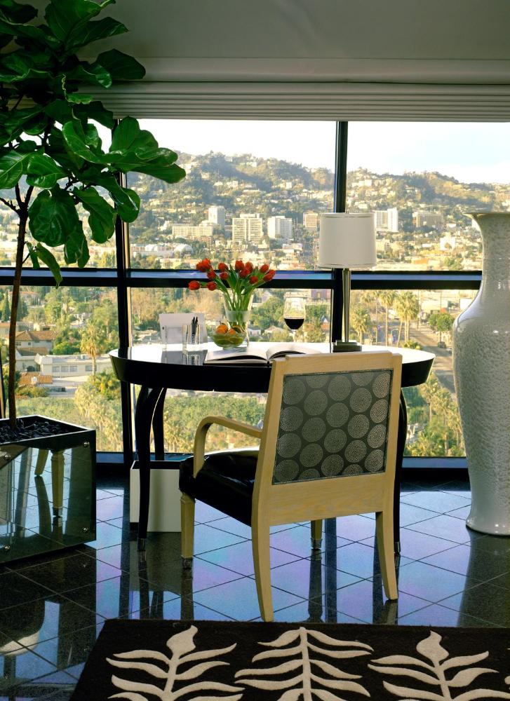 Presidential King Suite Hills View interior